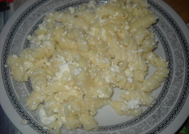 Fotografia przedstawiająca Makaron z białym serem i nutą majeraku