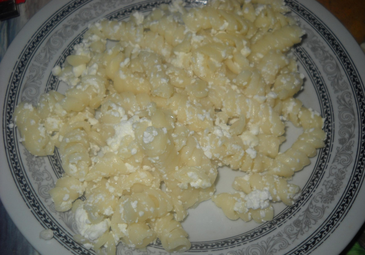 Makaron z białym serem i nutą majeraku foto
