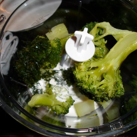 Krok 2 - Makaron z brokulami i cukinia w sosie brokulowym foto