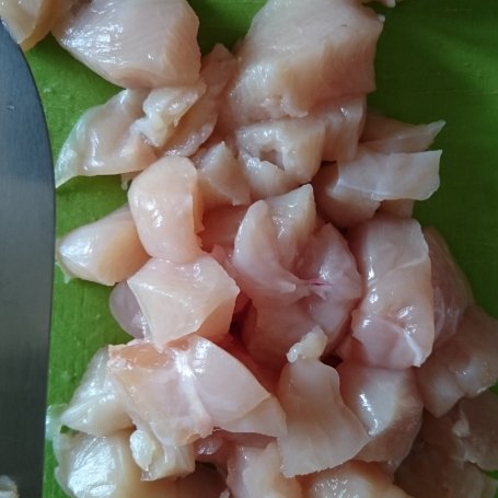 Krok 1 - Makaron z brokułem i kurczakiem w sosie śmietanowym i paprykowej nucie foto