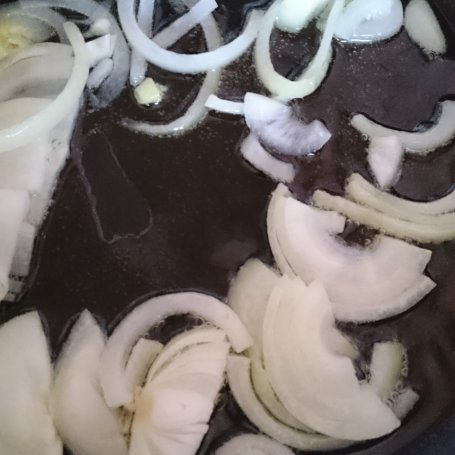 Krok 4 - Makaron z brokułem i kurczakiem w sosie śmietanowym i paprykowej nucie foto