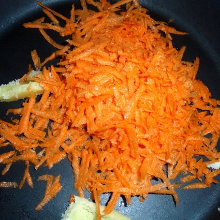 Krok 3 - Makaron  z brokułem  i sosem śmietankowo  serowym. foto