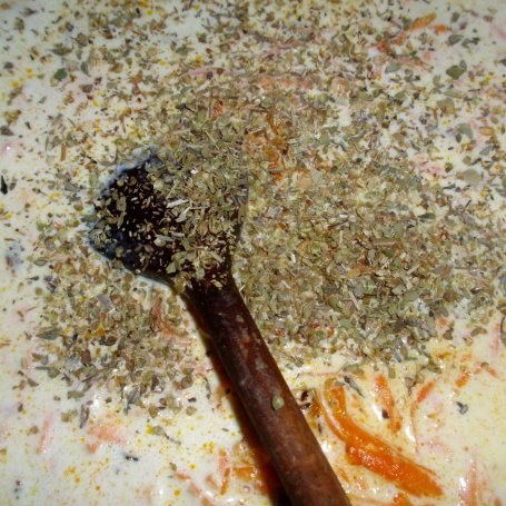 Krok 4 - Makaron  z brokułem  i sosem śmietankowo  serowym. foto