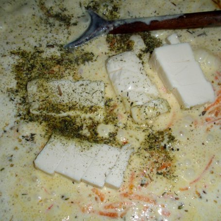 Krok 5 - Makaron  z brokułem  i sosem śmietankowo  serowym. foto