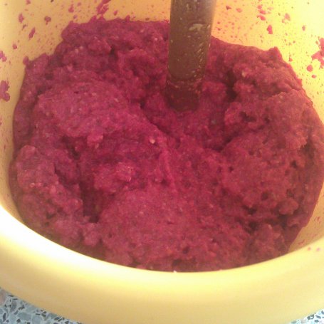 Krok 1 - makaron z buraczanym pesto foto
