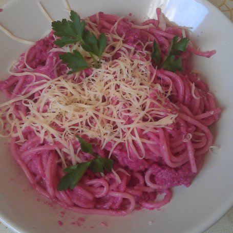 Krok 3 - makaron z buraczanym pesto foto