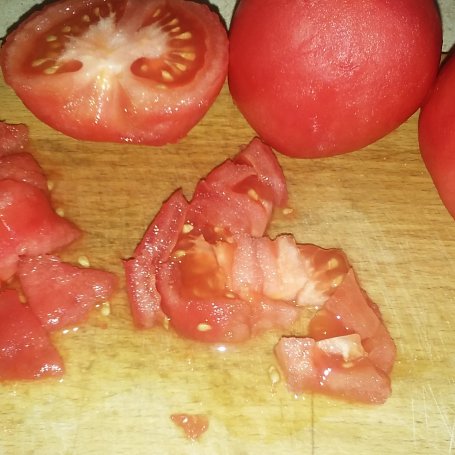 Krok 5 - Makaron z cukinią i kiełbasą w sosie pomidorowym  foto