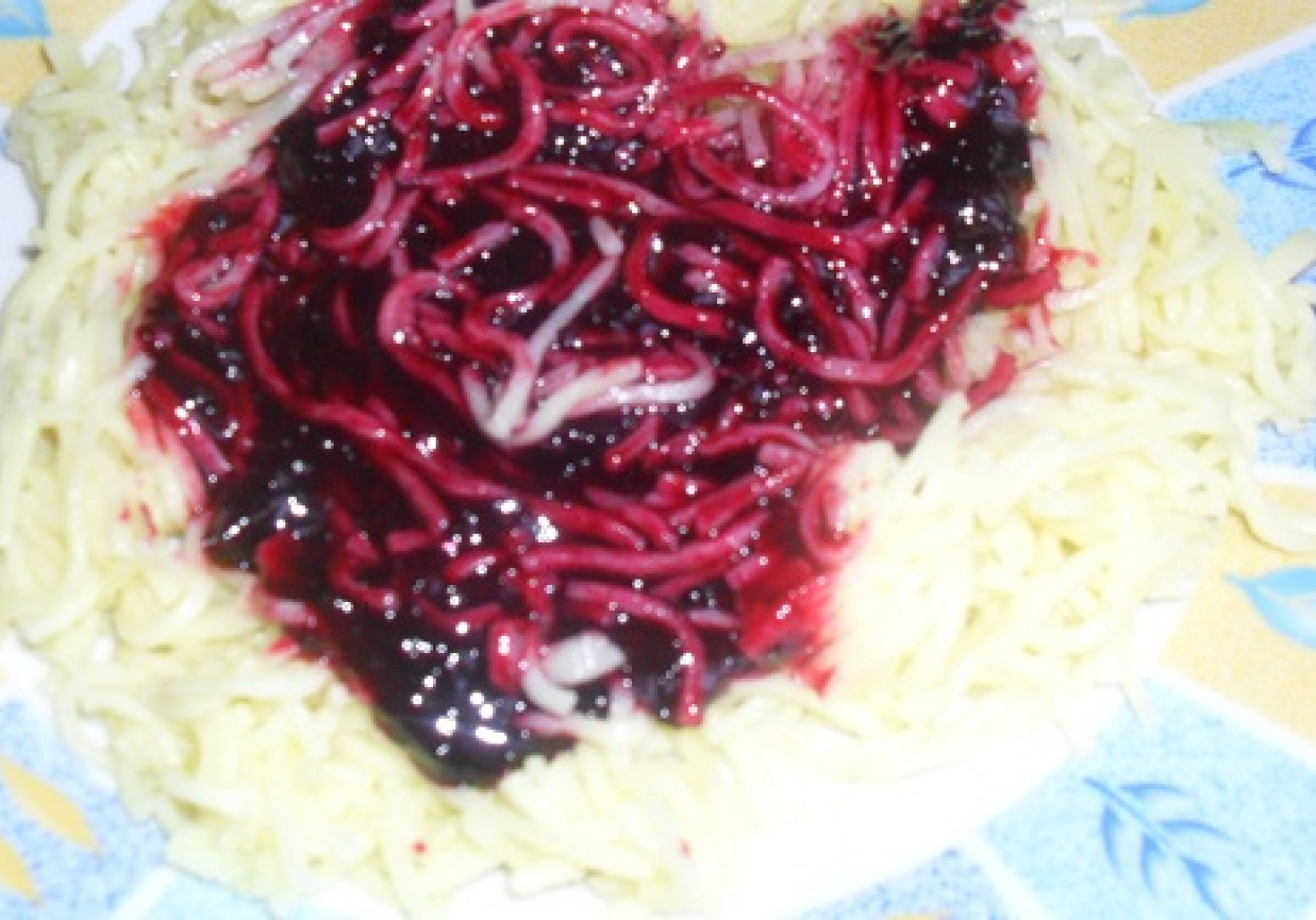 Makaron z jagodami foto