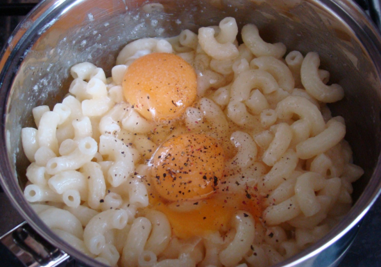 Makaron z jajkiem, czyli sposób na makaron następnego dnia foto