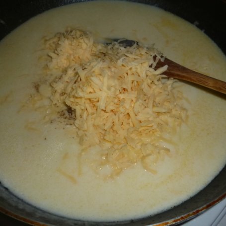 Krok 2 - Makaron z kalafiorem w sosie serowym i pistacjami foto