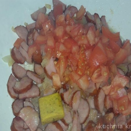 Krok 2 - Makaron z kiełbasą w sosie śmietanowo serowym foto