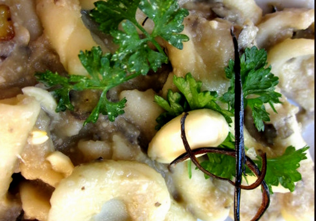 Makaron z kremowym sosem bakłażanowo-migdałowym foto