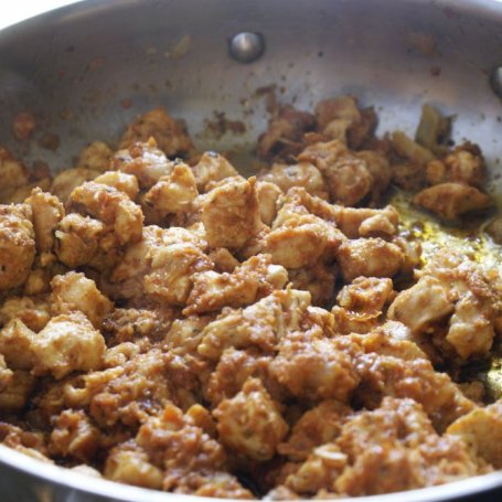 Krok 3 - Makaron z kurczakiem i pesto foto