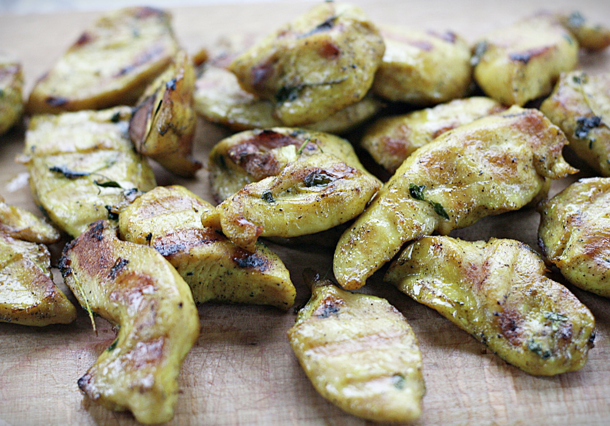 Makaron z kurczakiem i sosem jogurtowym z wasabi i zielonym groszkiem