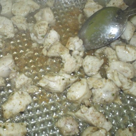 Krok 1 - Makaron z kurczakiem i szpinakiem foto