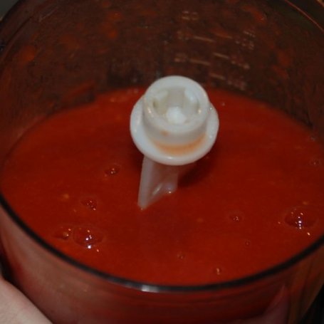 Krok 4 - Makaron z kurczakiem w sosie pomidorowym foto