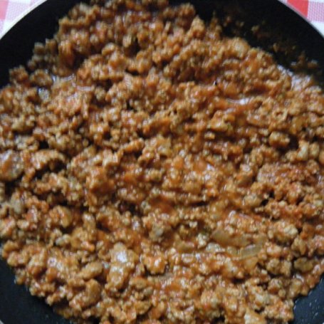 Krok 4 - Makaron z mielonym mięsem i żółtym serem foto