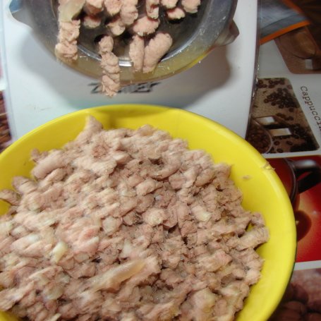 Krok 2 - Makaron z mięsem i kapustą oraz pieczarkami foto
