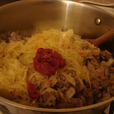 Krok 7 - Makaron z mięsem i kapustą oraz pieczarkami foto