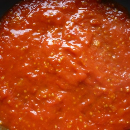 Krok 1 - Makaron z mięsem i sosem pomidorowym foto