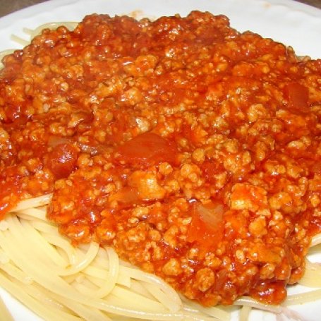 Krok 3 - makaron z mięsem i sosem pomidorowym foto