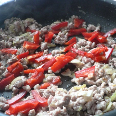 Krok 1 - Makaron z mięsem mielonym w sosie pomidorowym foto