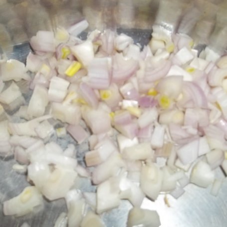 Krok 2 - Makaron z mortadelą w sosie pomidorowym foto