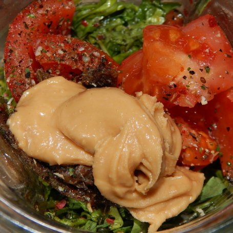 Krok 3 - Makaron z pesto z rukoli, anchois i pomidorów foto