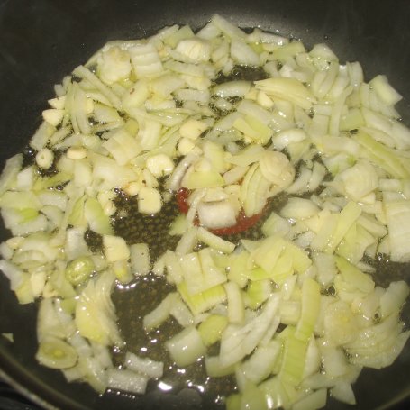 Krok 1 - Makaron z pieczarkami i suszonymi pomidorami foto