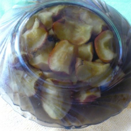 Krok 3 - makaron z pieczonym jabłkiem, sosem cukiniowym i suszoną aronią foto