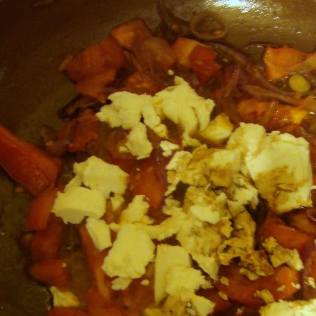 Krok 2 - Makaron z pomidorami i fetą foto