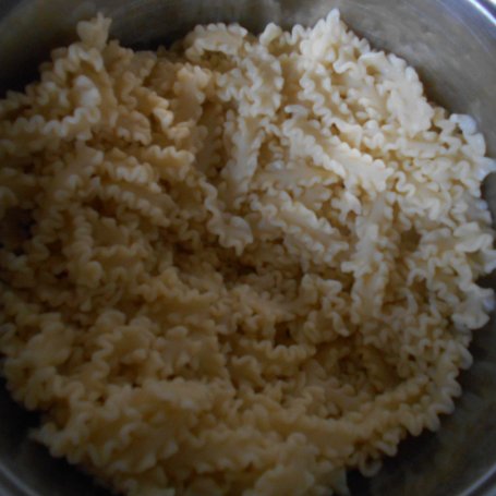 Krok 1 - Makaron z pomidorowo-cebulowym sosem foto