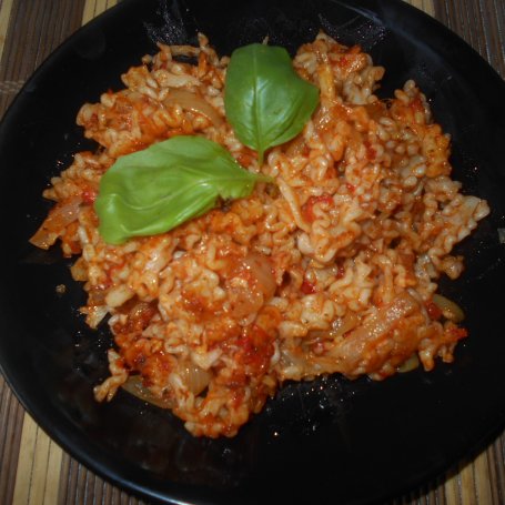 Krok 6 - Makaron z pomidorowo-cebulowym sosem foto