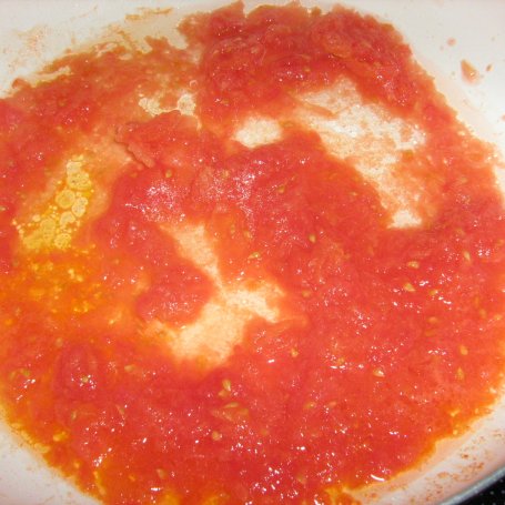 Krok 1 - makaron z pstrągiem łososiowym i pomidorami foto