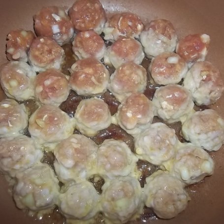 Krok 2 - Makaron z pulpecikami w sosie pomidorowym foto