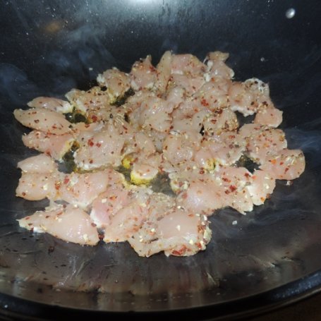 Krok 1 - Makaron z rukolą, pomidorami i kurczakiem foto