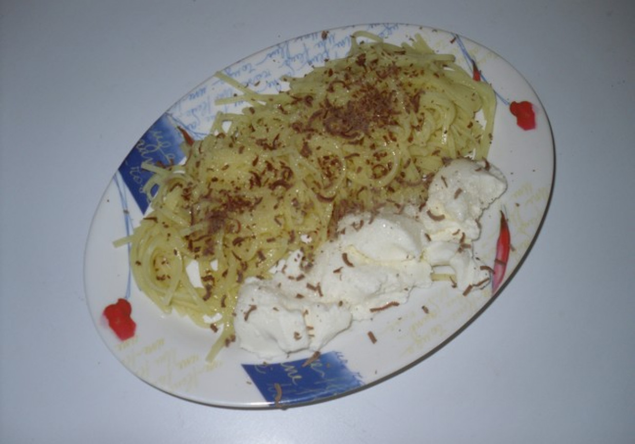Makaron z serem i czekoladą foto