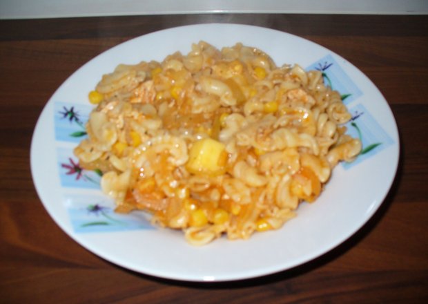Fotografia przedstawiająca Makaron z serem i kukurydzą