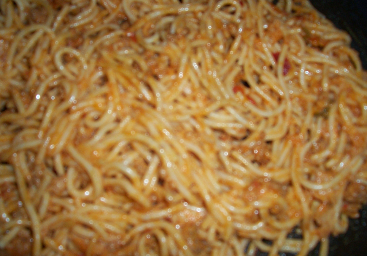 makaron z sosem bolońskim foto
