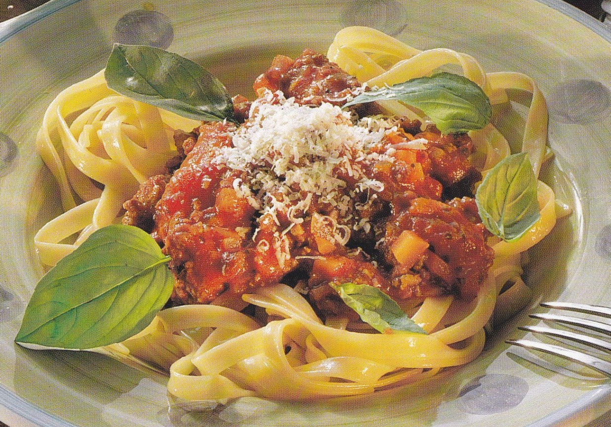 Makaron z sosem bolońskim foto