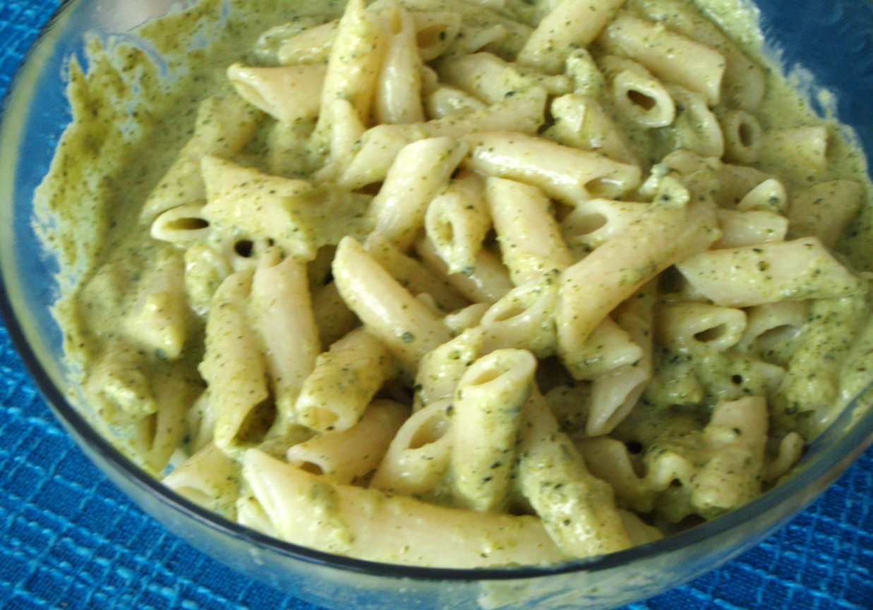 Makaron z sosem brokułowym foto