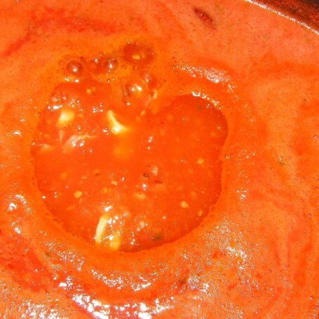 Krok 3 - Makaron z sosem czosnkowo-pomidorowym, szynką szwarcwaldzką i serem foto