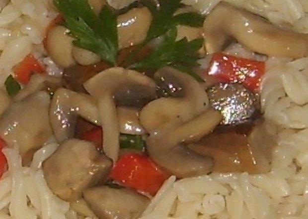 Fotografia przedstawiająca Makaron z sosem grzybowym