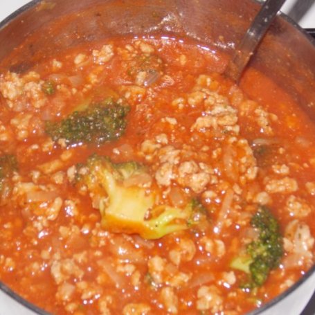 Krok 6 - Makaron z sosem mięsno – brokułowym foto
