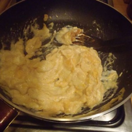 Krok 2 - Makaron z sosem owocowym foto