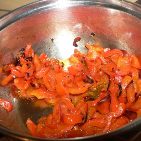 Krok 1 - Makaron z sosem paprykowo-pomidorowym foto