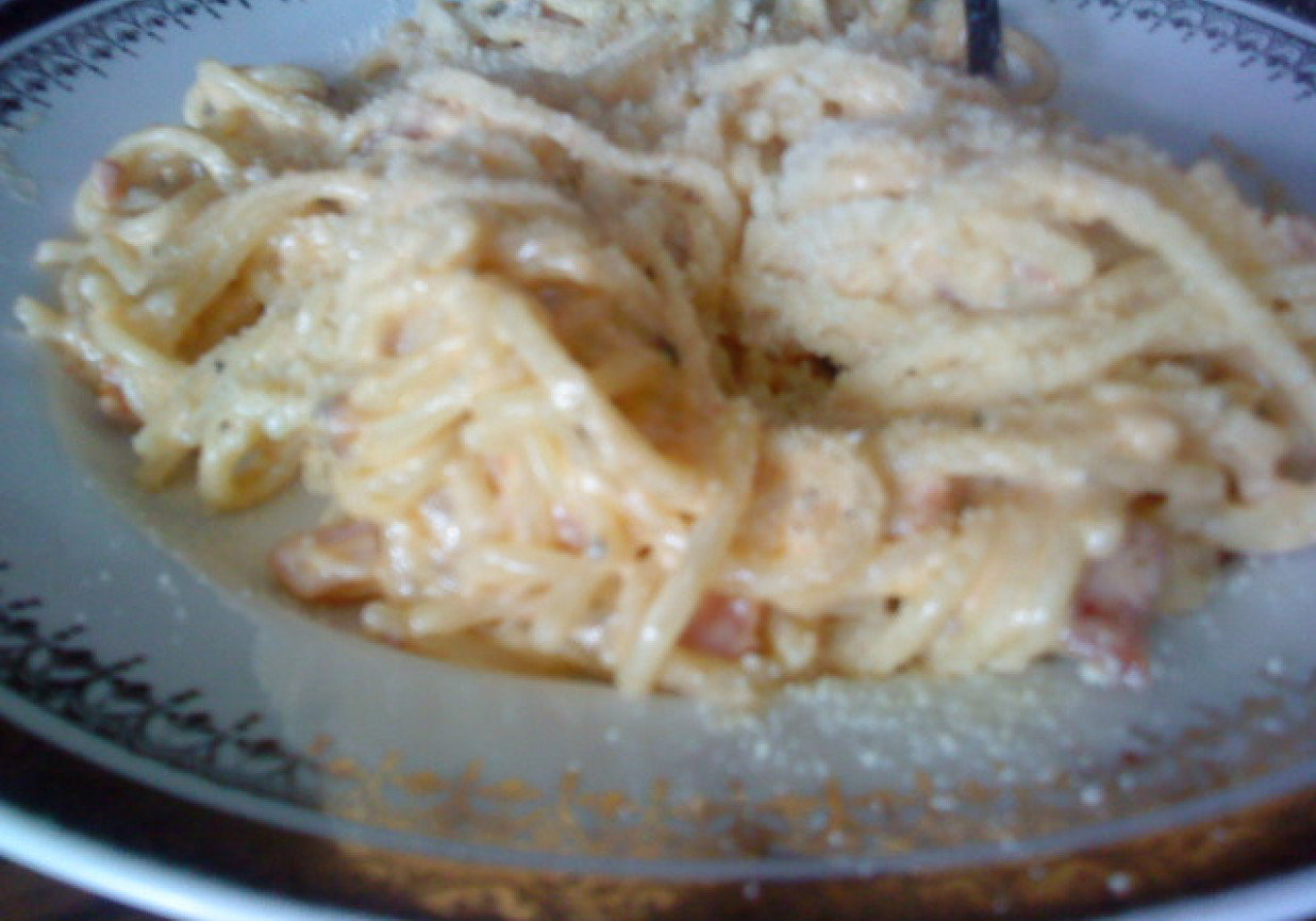 makaron z sosem paprykowym foto