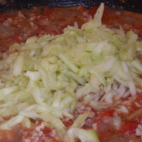 Krok 4 - Makaron z sosem pomidorowo-ogorkówym foto