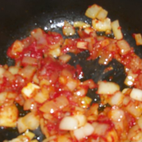 Krok 2 - Makaron z sosem pomidorowo-selerowym foto