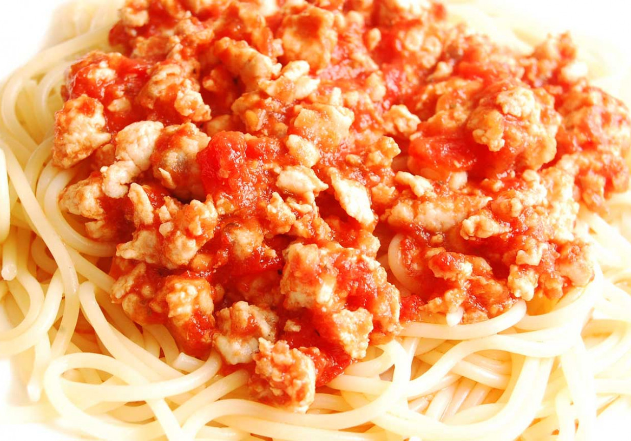 Makaron z sosem pomidorowo-mięsnym foto